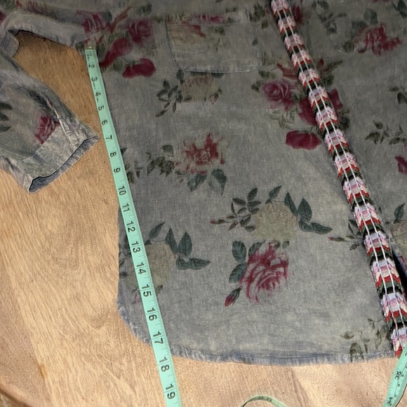 Magazine floral print embroidered lightweight button down shirt - Picture 6 of 10